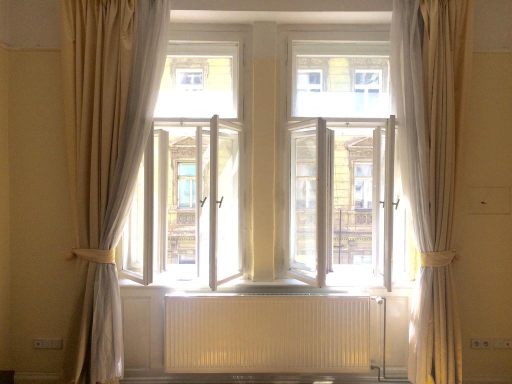 Historic Centre-Spacious Apartment Prága Kültér fotó
