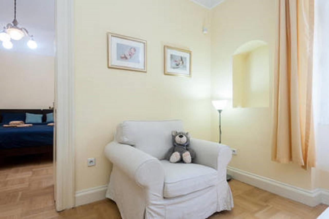 Historic Centre-Spacious Apartment Prága Kültér fotó