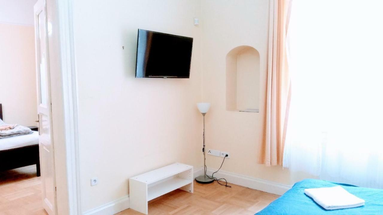 Historic Centre-Spacious Apartment Prága Kültér fotó
